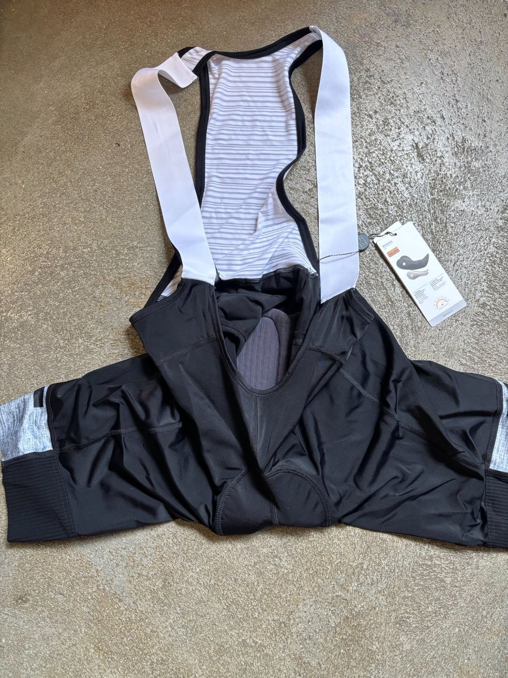 Hosen: Short Vélo Dotout Homme Taille M – Neu und originalverpackt aus Orbe von D-stockFactory-Orbe