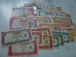 Lot ++ 32 alte Banknoten aus Oman