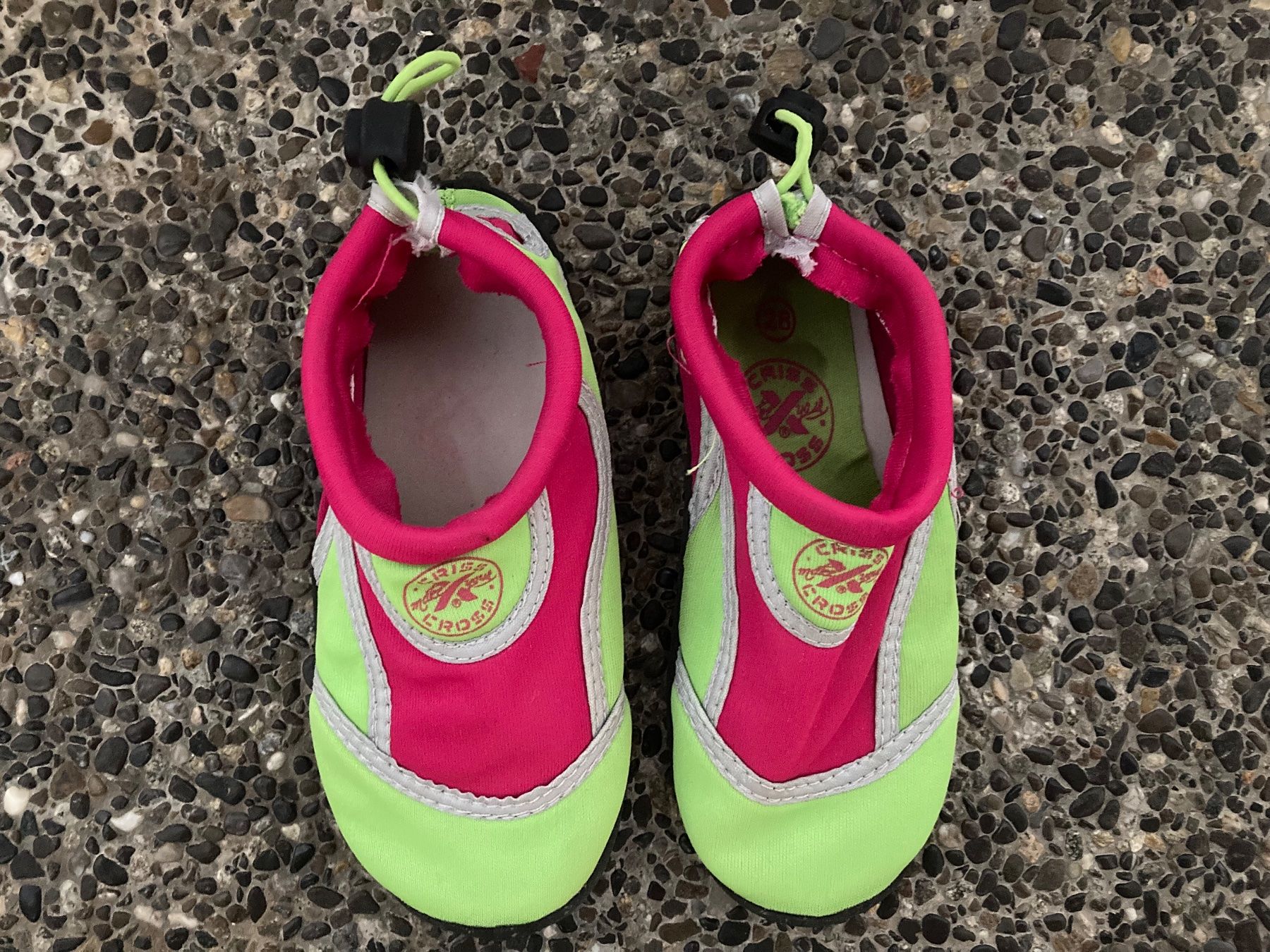 Scarpe per ragazzi: Badeschuhe, Gr. 28 – Usato da Aetingen venduto da Nadinsky