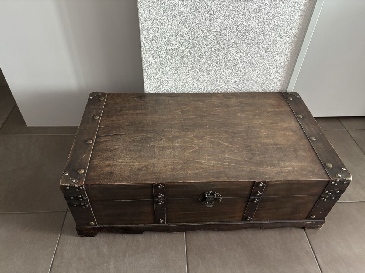 Tables: Truhe oder Couchtisch – D'occasion à Zug par Biki72