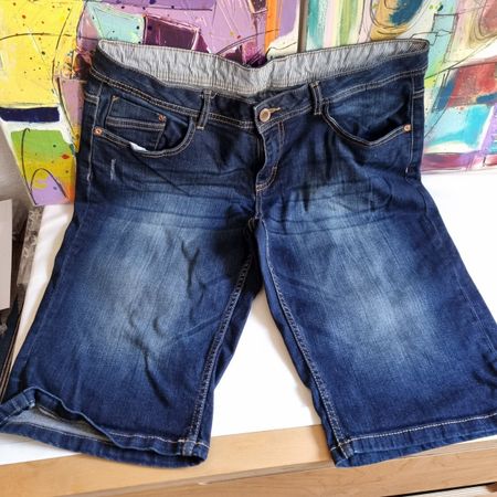 Jeans Shorts, dunkelblau, Grösse 42, neuwertig 99% Baumwoll