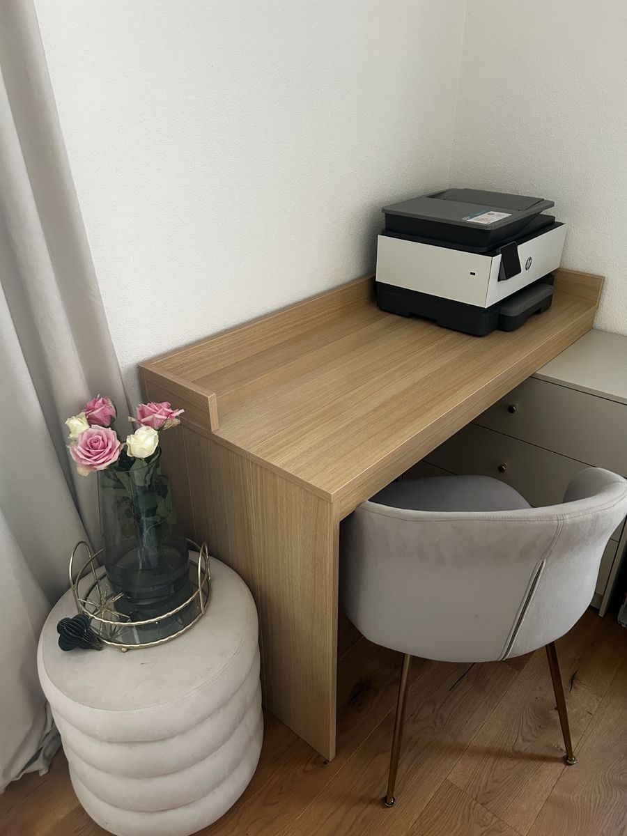 Bureaux: Schreibtisch mit kommode  – D'occasion à Grellingen par syl_t5wm