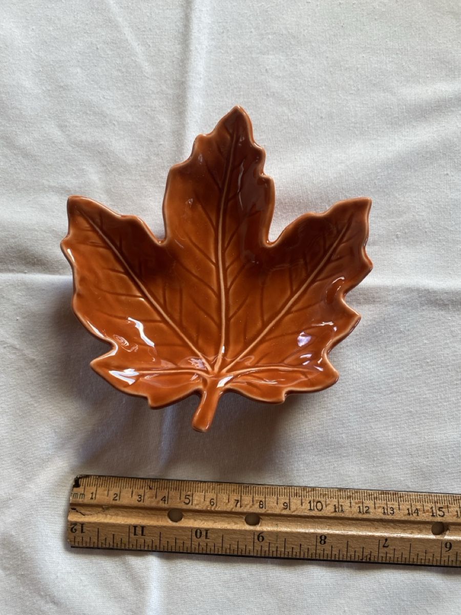Piatti: Williams Sonoma Maple Leaf Candy Dish Autumn Fall Decor – Nuovo e nell'imballaggio originale da Buttikon SZ venduto da Maxwelltime
