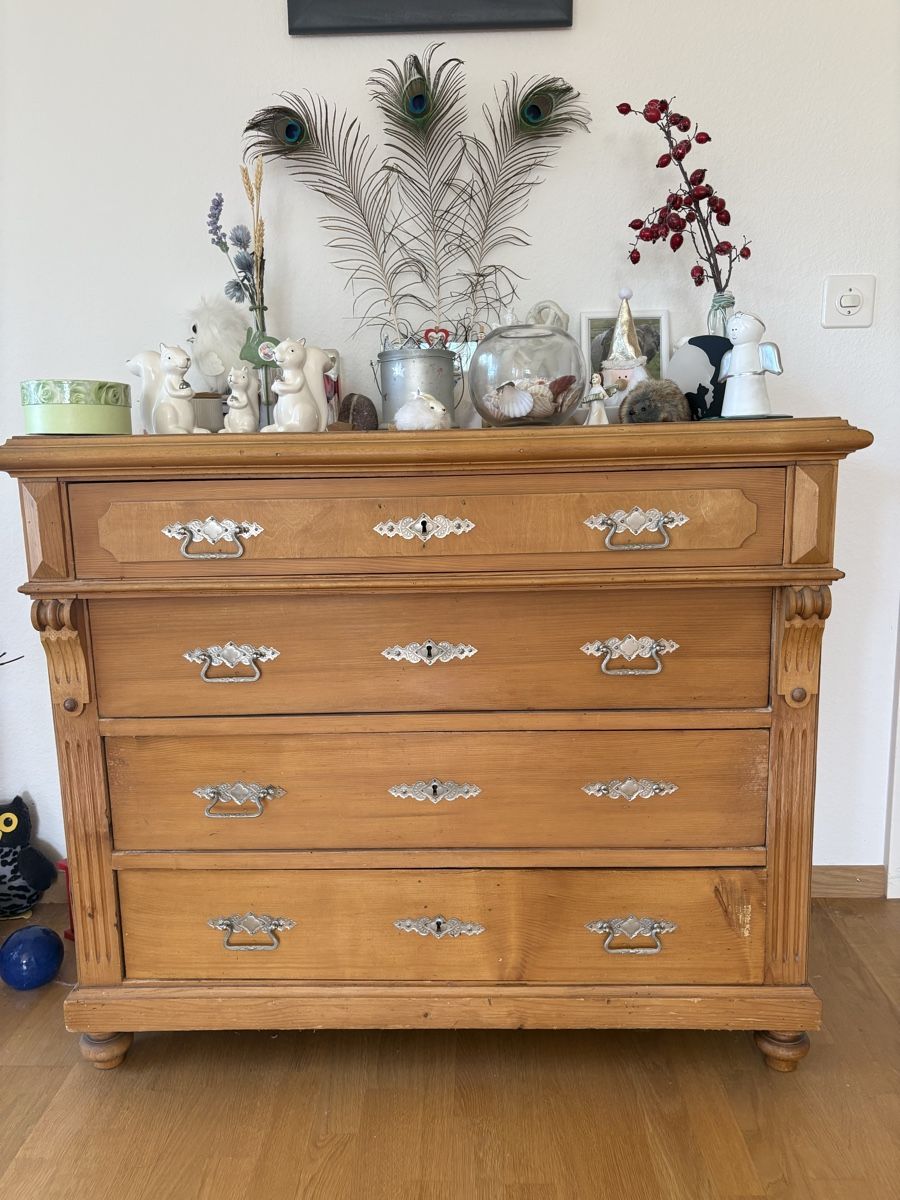Commodes: Kommode Kiefernholz 4 Schübe – D'occasion à Hilterfingen par SamiraG