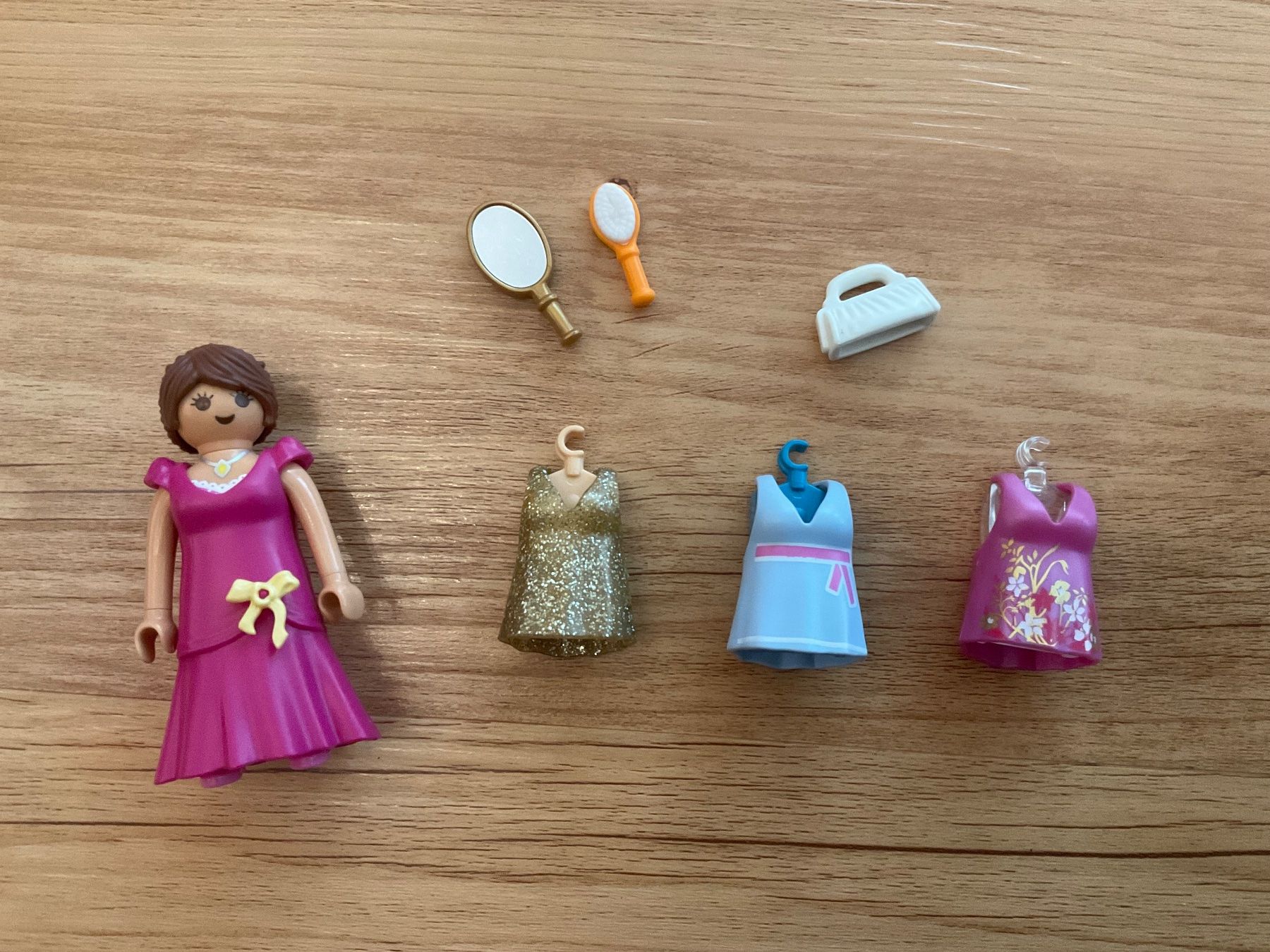 Playmobil Spielzeuge: Playmobil: Figur mit Kleider und Accessoires – Gebraucht aus Weiach von Leon79