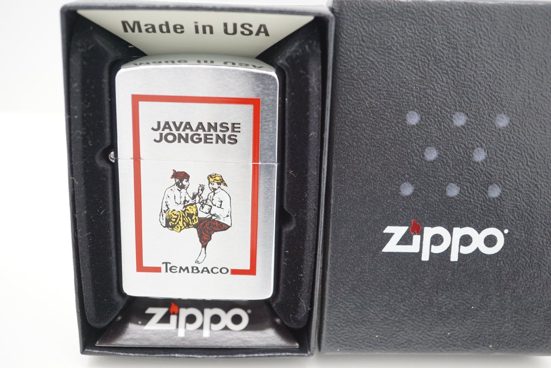 Zippo Feuerzeuge: ZIPPO® JAVAANSE JONGENS-TABAK-TEMBACO-1989 - UNGEZÜNDET – Neu (gemäss Beschreibung) aus Mels von  4