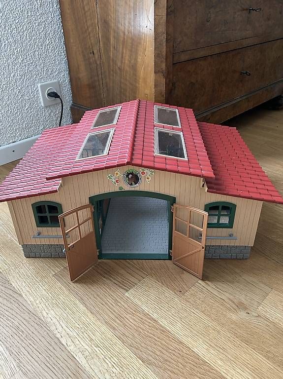 Schleich Giocattoli: Pferdestall von Schleich – Usato da Rüfenacht BE venduto da Claudia_sch