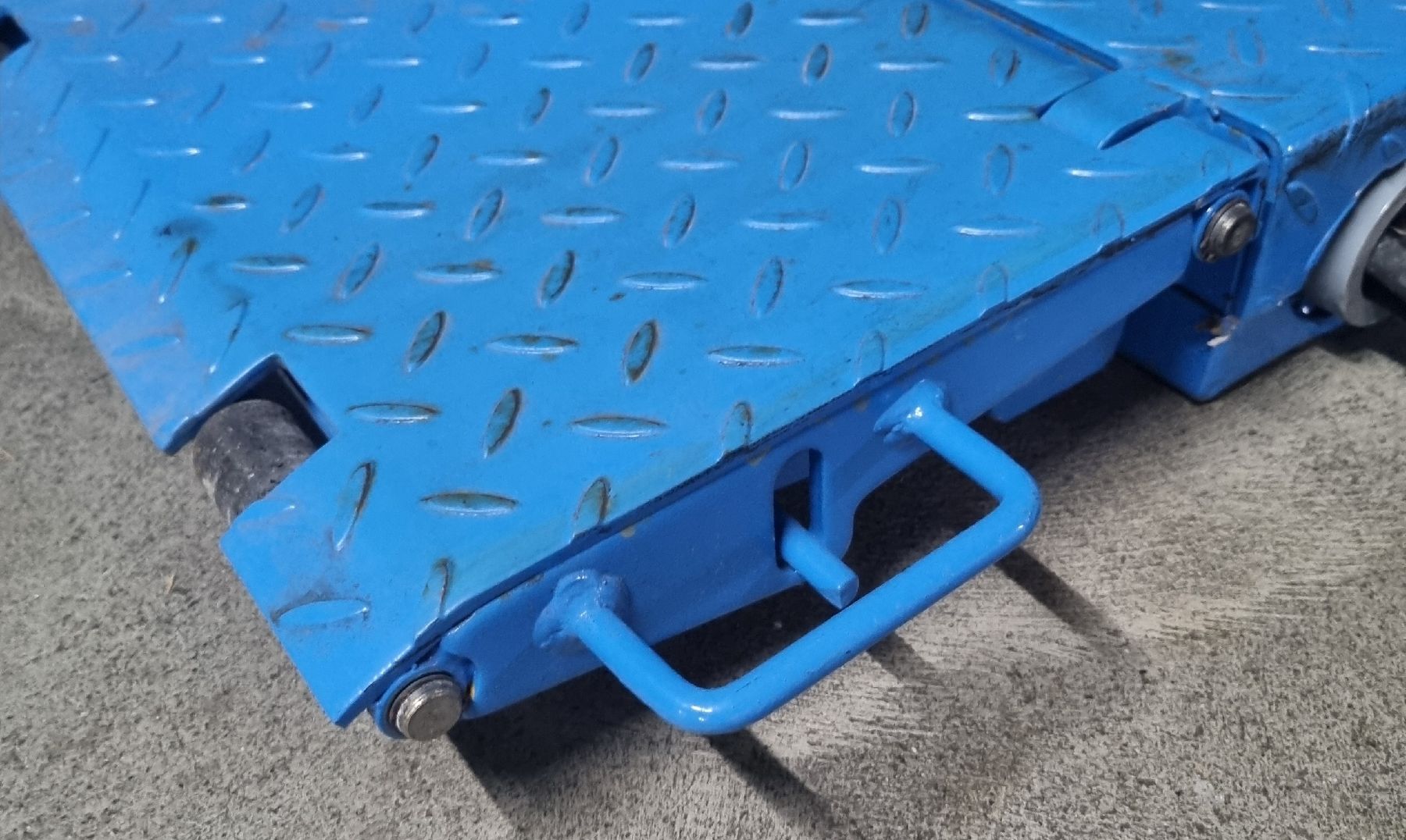 Twin Busch Piattaforme elevatrici & Crick: Scherenhebebühne Twin Busch TW S3-10E – Usato da Windisch venduto da Autotiger 4