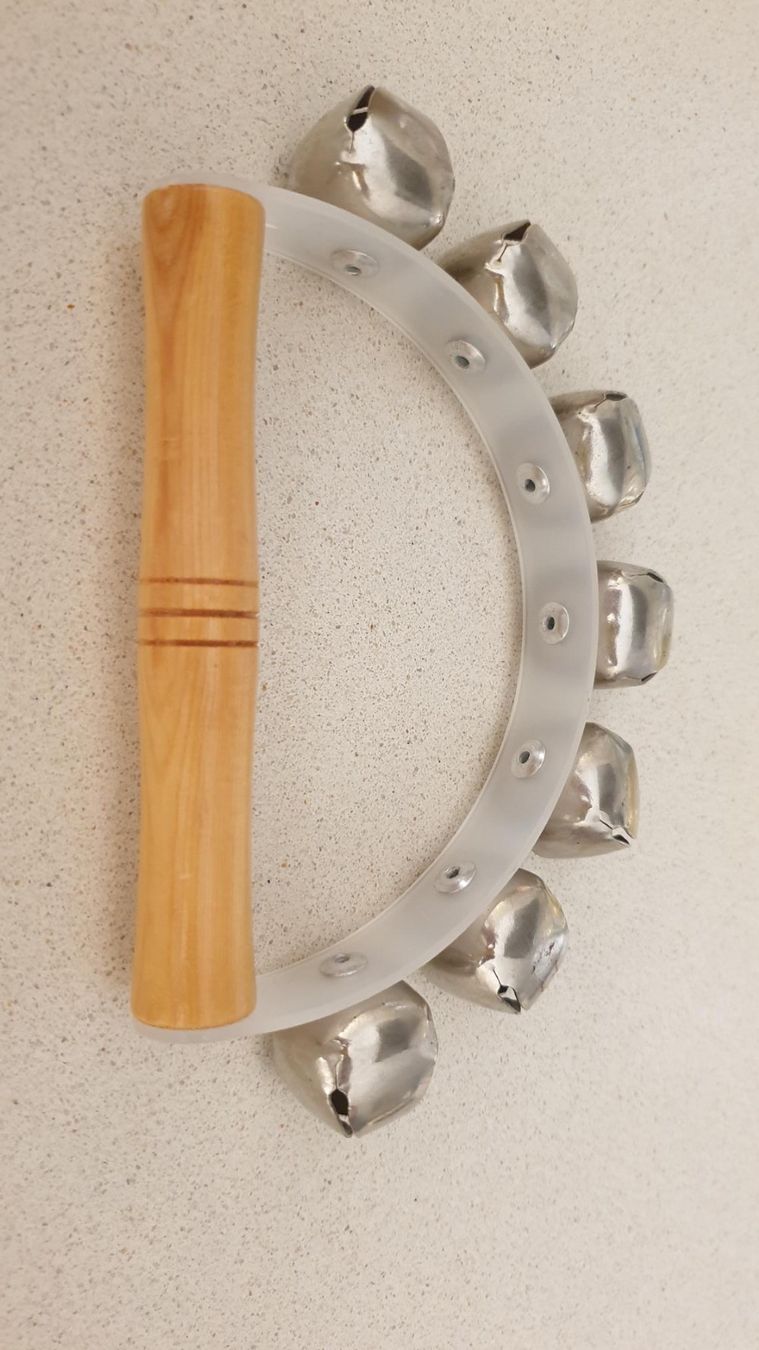 Strumenti musicali: Glockenkranz 7 Schellen Holzgriff – Usato da Würenlos venduto da Abracadabra26 1