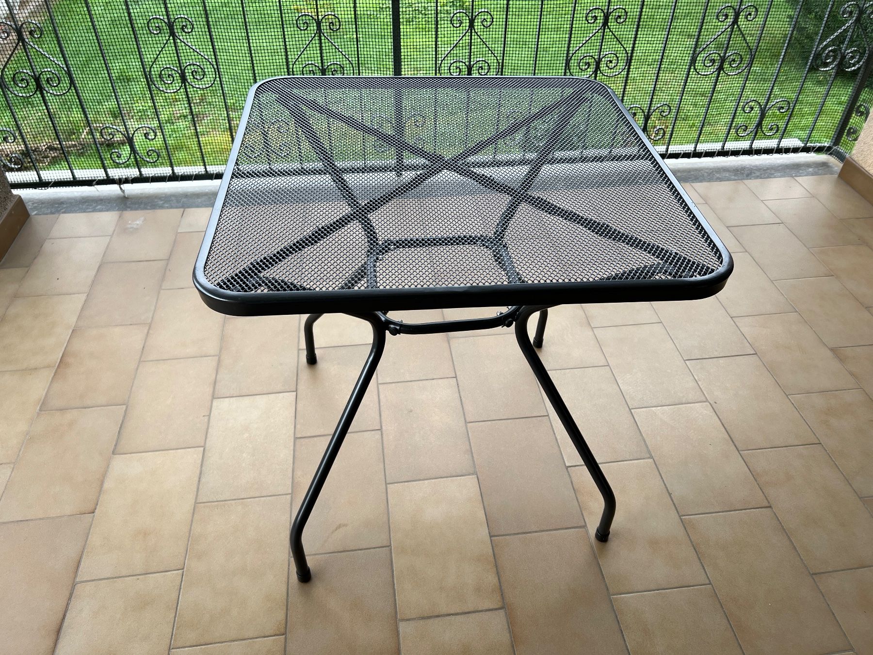 Tischset: Gartentisch Metall 70x70cm mit 2 Stühlen – Neu (gemäss Beschreibung) aus Frauenfeld von Bleeddragon