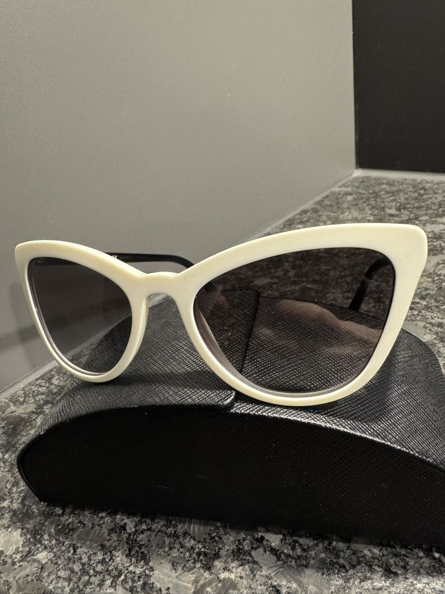 Prada Occhiali & Lenti: Prada Sonnenbrille – Nuovo (secondo la descrizione) da Liebistorf venduto da Sarahx3