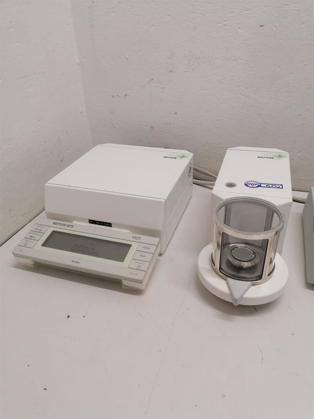 Accessori da laboratorio: Mettler Toledo MT5 Mikro Waage + Printer – Usato da Niederdorf venduto da LeptonAG_Labor 3