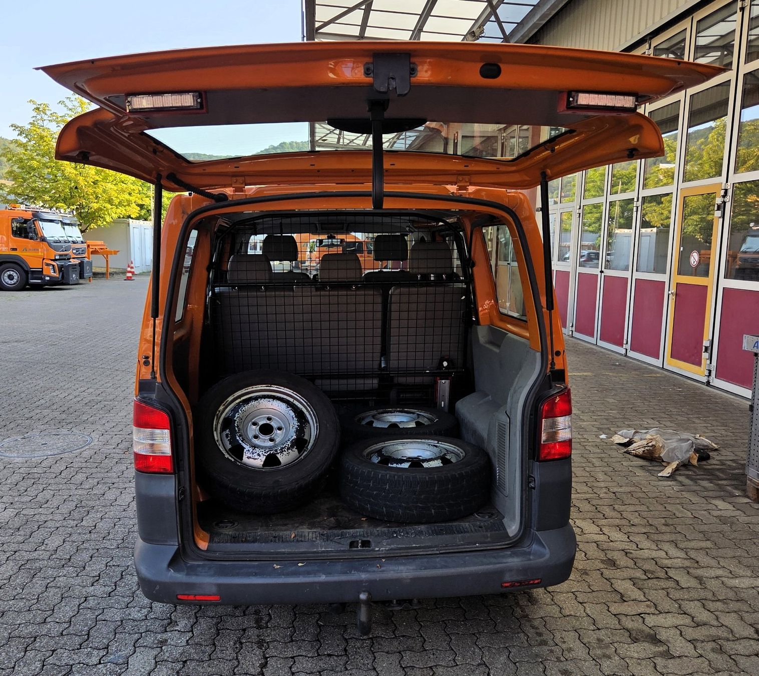 VW Veicoli commerciali: VW T5 Kombi TDI 4 Motion – Usato da Sissach venduto da ein_xz27 5