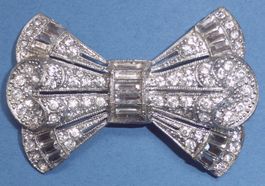 Hübsche Art Deco Brosche, 1930, in Form einer Fliege