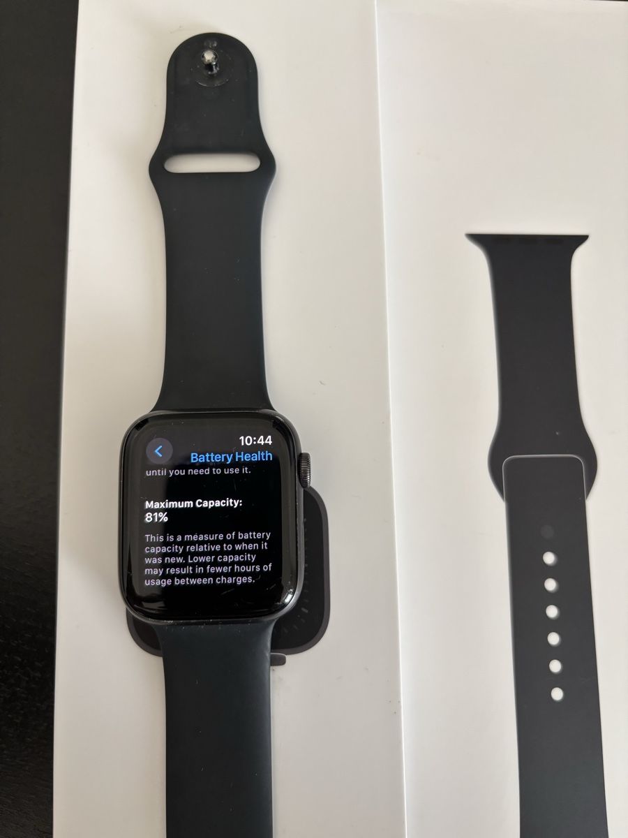 Apple Smartwatch: Apple Watch SE 44mm Full Box – D'occasion à Boudry par cor_skj5 3