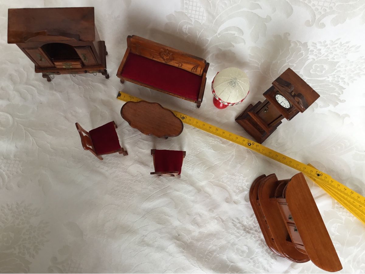 Case e mobili per bambole: 8 ältere Puppenstuben Möbel – Usato da St. Gallen venduto da chamilla 3
