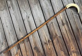 antiker Spazierstock Gehstock mit einem Keilerzahn als Griff
