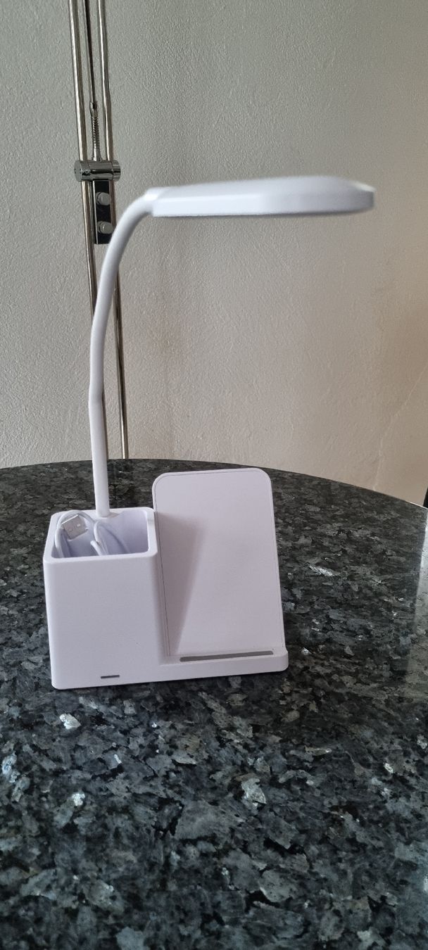 Lampade: Weisse Schreibtischlampe mit USB – Nuovo (secondo la descrizione) da egliswil venduto da Maggy6