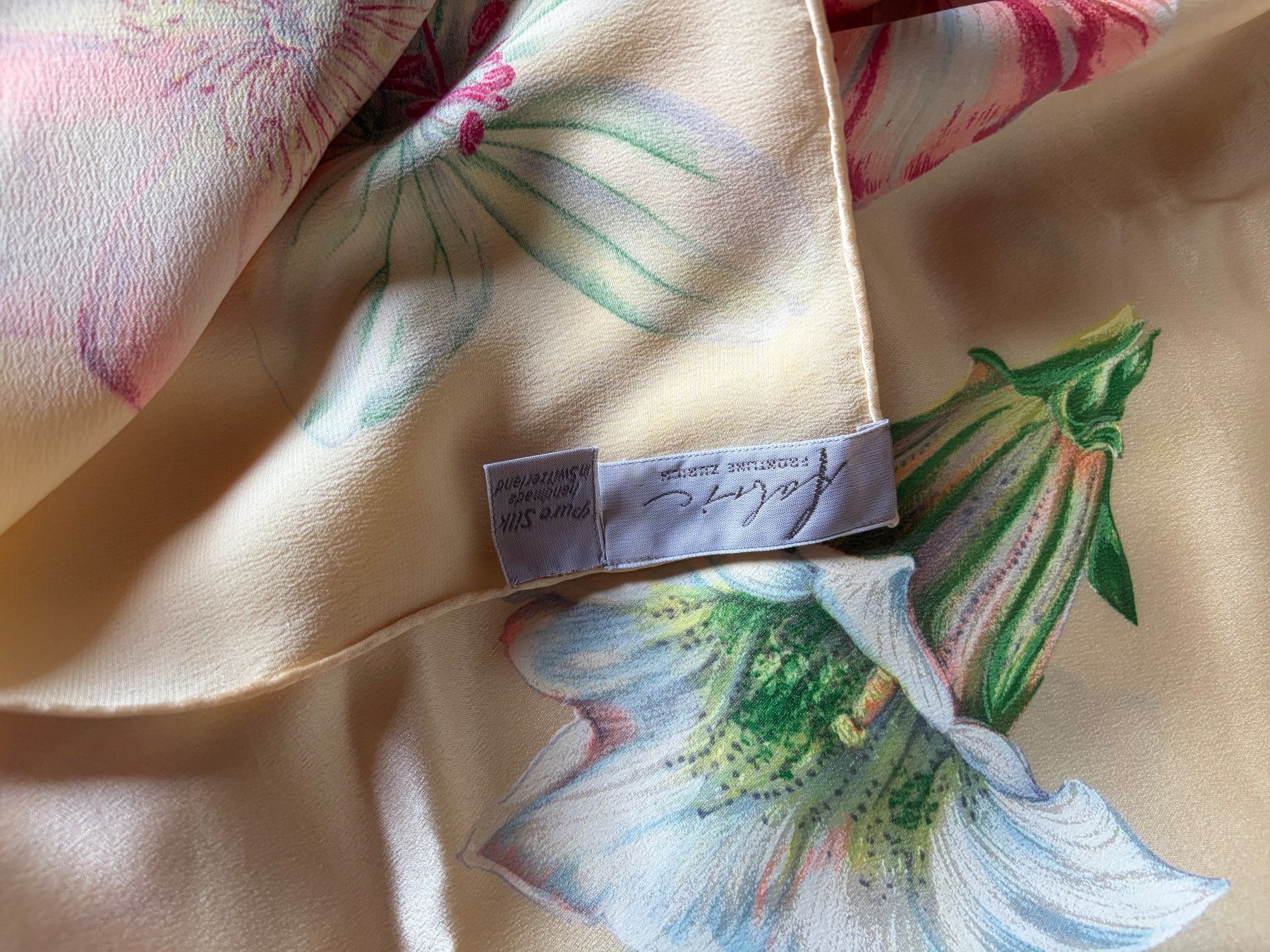 Fabric Frontline Foulards, Tücher & Schals: Fabric Frontline 100% Silk Big Scarf – Gebraucht aus Luzern von AM2nd 2