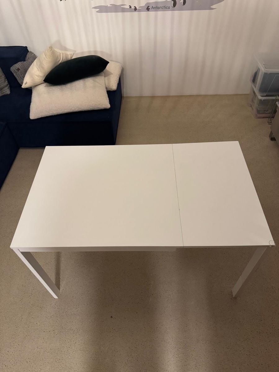 Scrivanie: White extendable table for cosy winter evenings! – Usato da Zürich venduto da ezi_r7sq 1