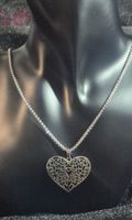 Collana con ciondolo a cuore traforato in acciaio inox