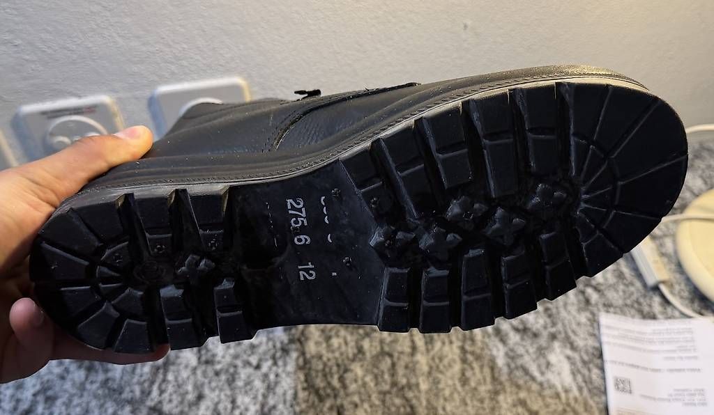 Scarpe da donna: Scarpe militari robuste e come nuove  ottima qual – Usato da Castione venduto da mom_f6jd 2