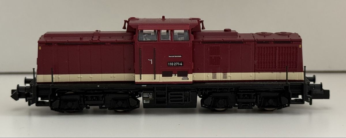 Fleischmann Modellini di ferrovie: Diesellokomotive BR 110 der DR – Usato da Basel venduto da Juland 2