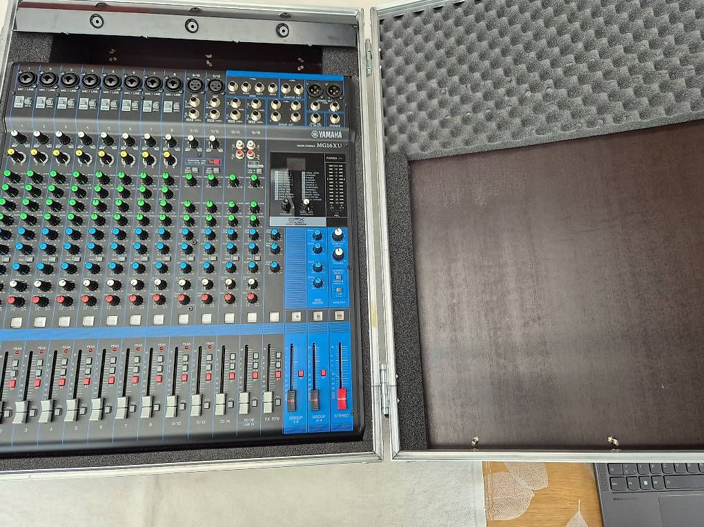 Platines de mixage: Yamaha MG16XU – D'occasion à Court par famille_schaer 1