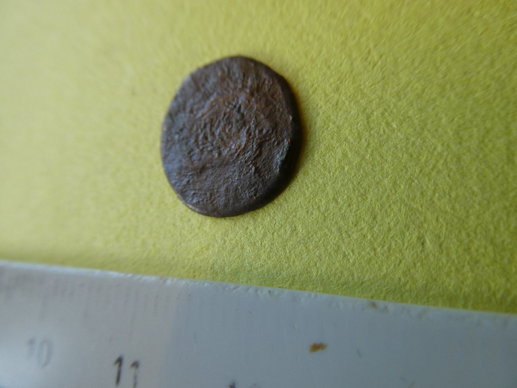 Alle Münzen: uralte Bronzemünze   15 mm     0.80 g – Gebraucht aus Hinterforst von Rohusri 1