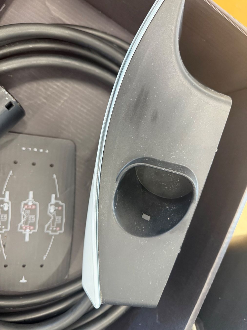 Tesla Batterie-Ladegeräte: Tesla Wall Connector – Gebraucht aus Dietlikon von ComdatAG 1
