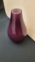 Lila Überfangglas-Vase