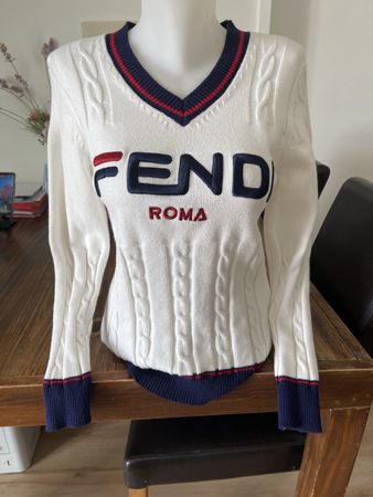 Pull FENDI. classique Roma blanc  38/40 très très bon état