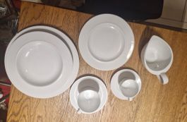 Geschirr und Besteck Set 47-teilig