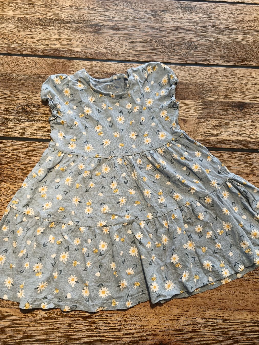 Kleiderpakete & -sets: 3 Kleider / 1 Pulli Grösse 104 – Gebraucht aus Busswil BE von Mango87 2