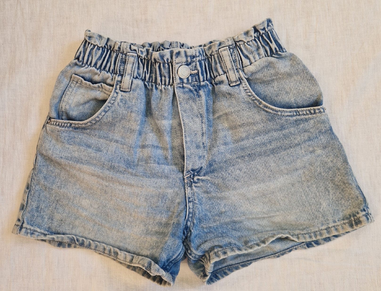 Hosen: Jeans-Shorts, Gr. 128, elastischer Bund – Gebraucht aus Muri b. Bern von rol_xtf8