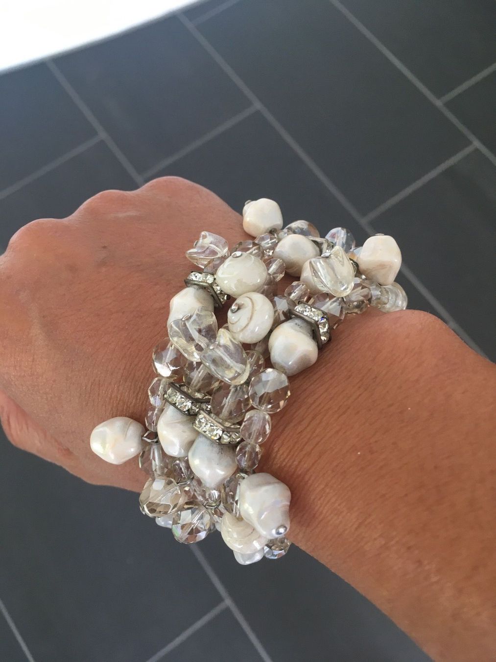 Bracciali & Braccialetti: Armband, mit Kristall-, Glas-, Perlmuttperlen – Usato da Zürich venduto da ancillaschmidhauser 1