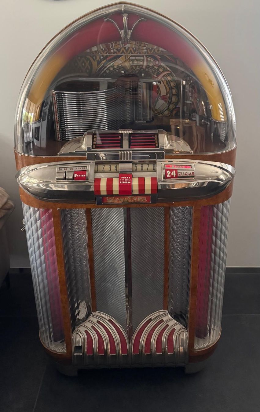 Wurlitzer Jukebox: Wurlitzer Jukebox Multi Selector Phonograph – Usato da Winterthur venduto da Mico9 6