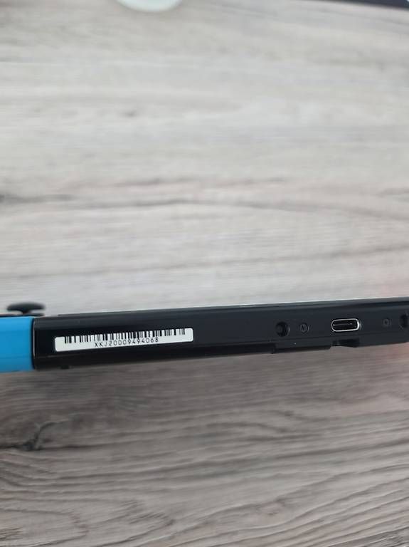 Console: Nintendo Switch V2 Neon + Dock e Accessori  – Usato da Bellinzona venduto da Cuscio 2