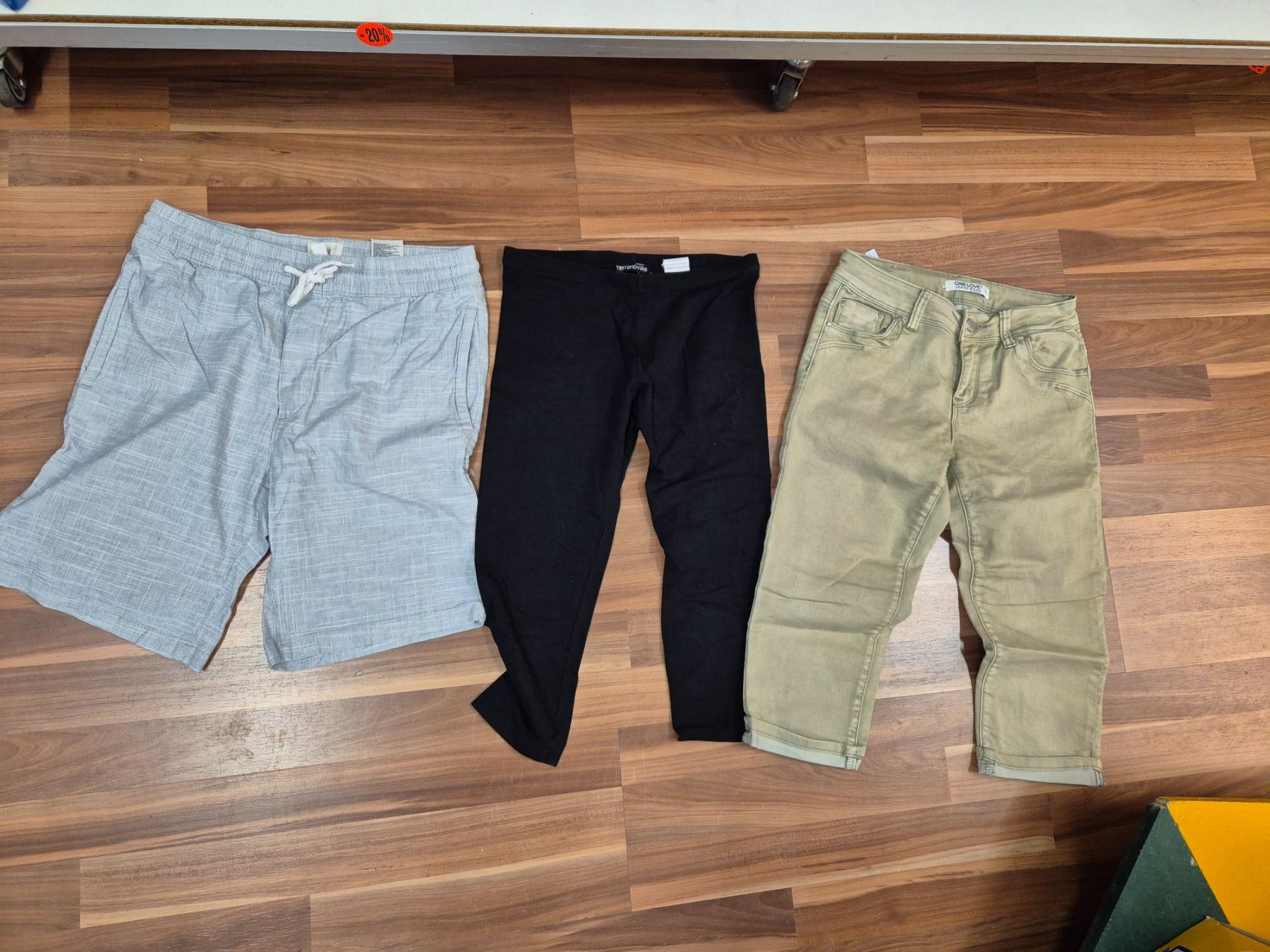 Pantaloni: 3 Bermudas : Shorts, gr 140 K2 – Usato da Schwarzenburg venduto da Sunny0290