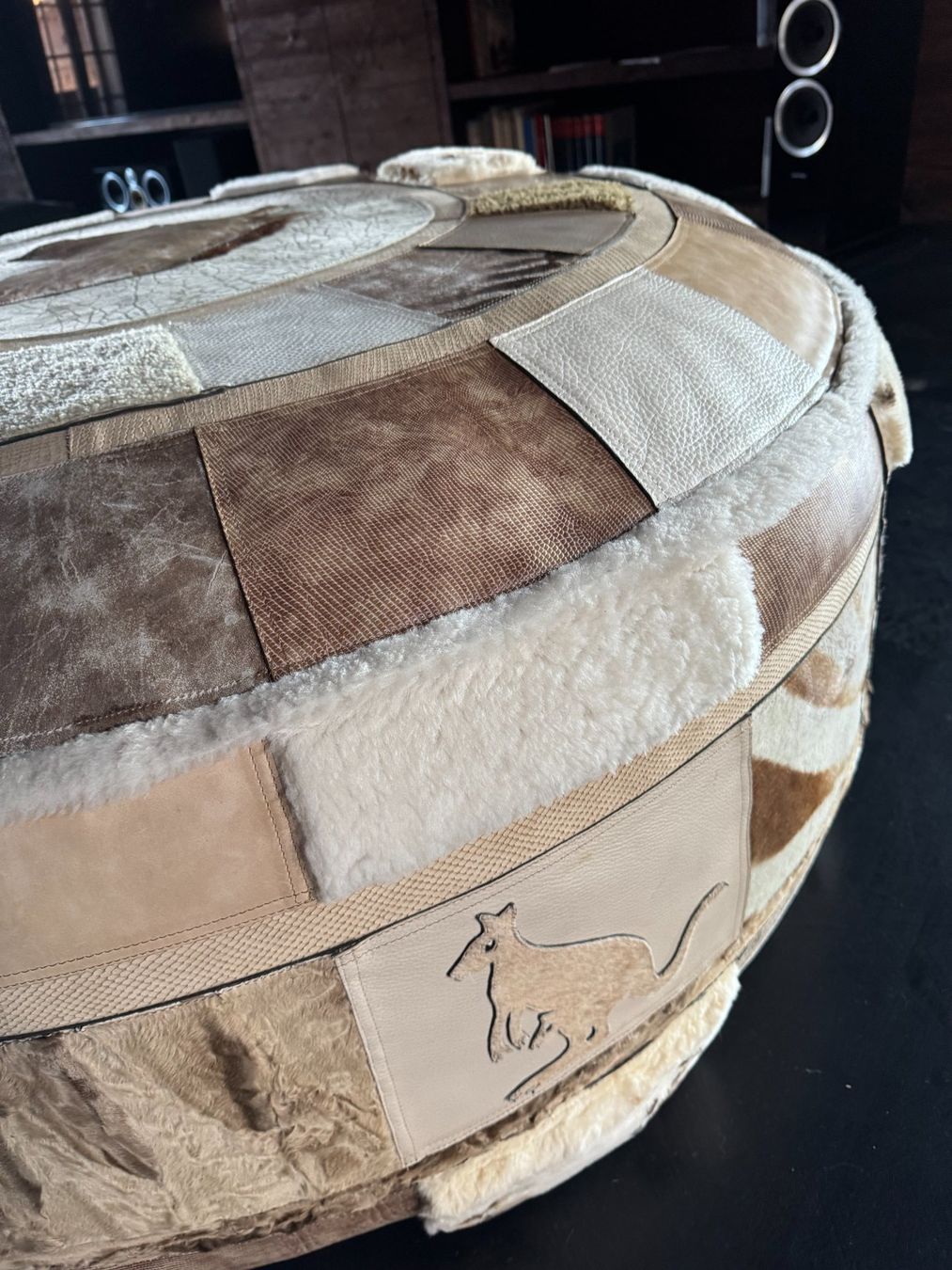Dischi in vinile: LEATHEROOZE Moroccan Leather Pouf – Usato da Oeschseite venduto da -Luxury-On-Line- 2