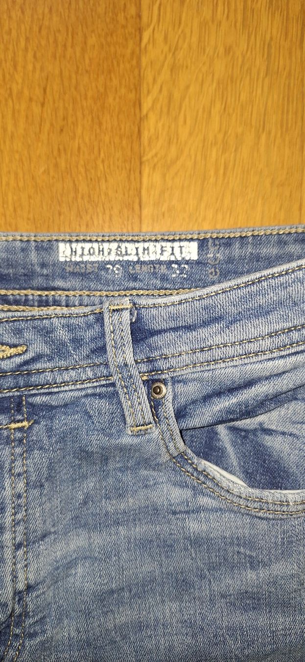 Esprit Jeans: Esprit, jeans clair – Neu (gemäss Beschreibung) aus Lussery-Villars von pousinete02 2