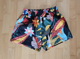 Damen Shorts bunt mit Blumenmuster Grösse M