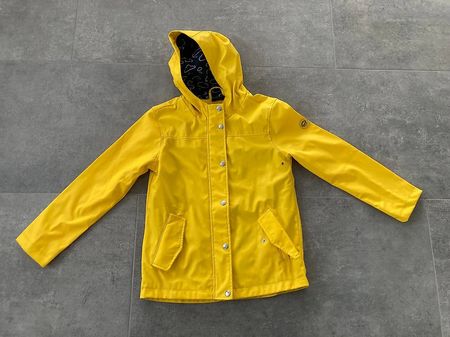 Hübsche Regenjacke (neuwertig)
