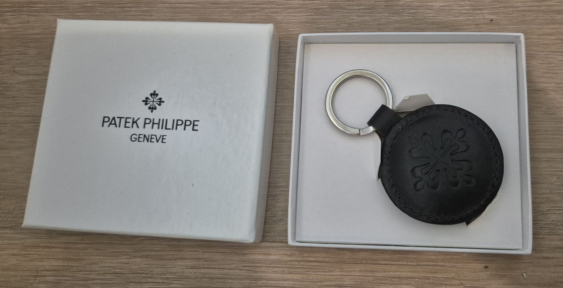 Patek Philippe Uhren: Porte clés en cuir brun, Patek Philippe – Neu und originalverpackt aus Plan-les-Ouates von geg_5zl5