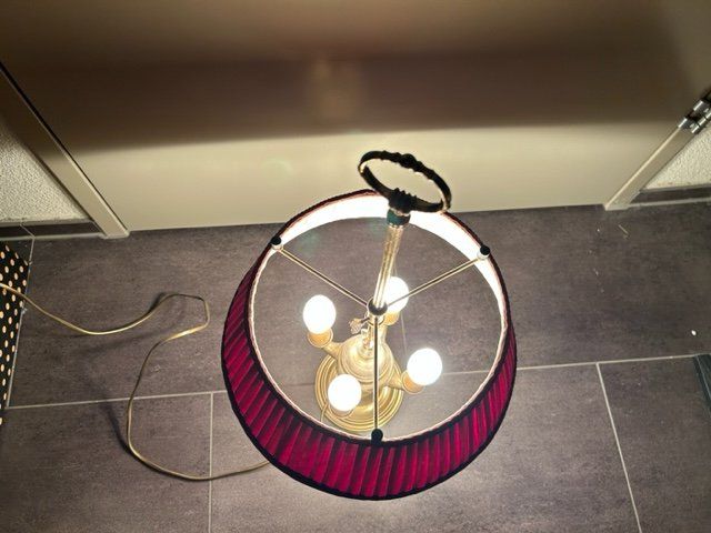 Lampade: Antike Tischlampe mit verstellbarem Lampenschirm – Usato da Hagendorn venduto da Teora66 5