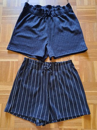 2x Mädchen Shorts gestreift Grösse 146 guter Zustand!