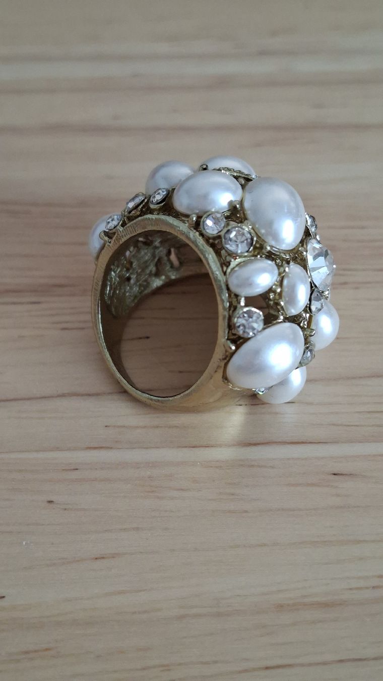 Anelli: Statement- Ring mit Perlen und Strass, goldfarben, neuwertig – Nuovo (secondo la descrizione) da Kriens venduto da Wolly85 1