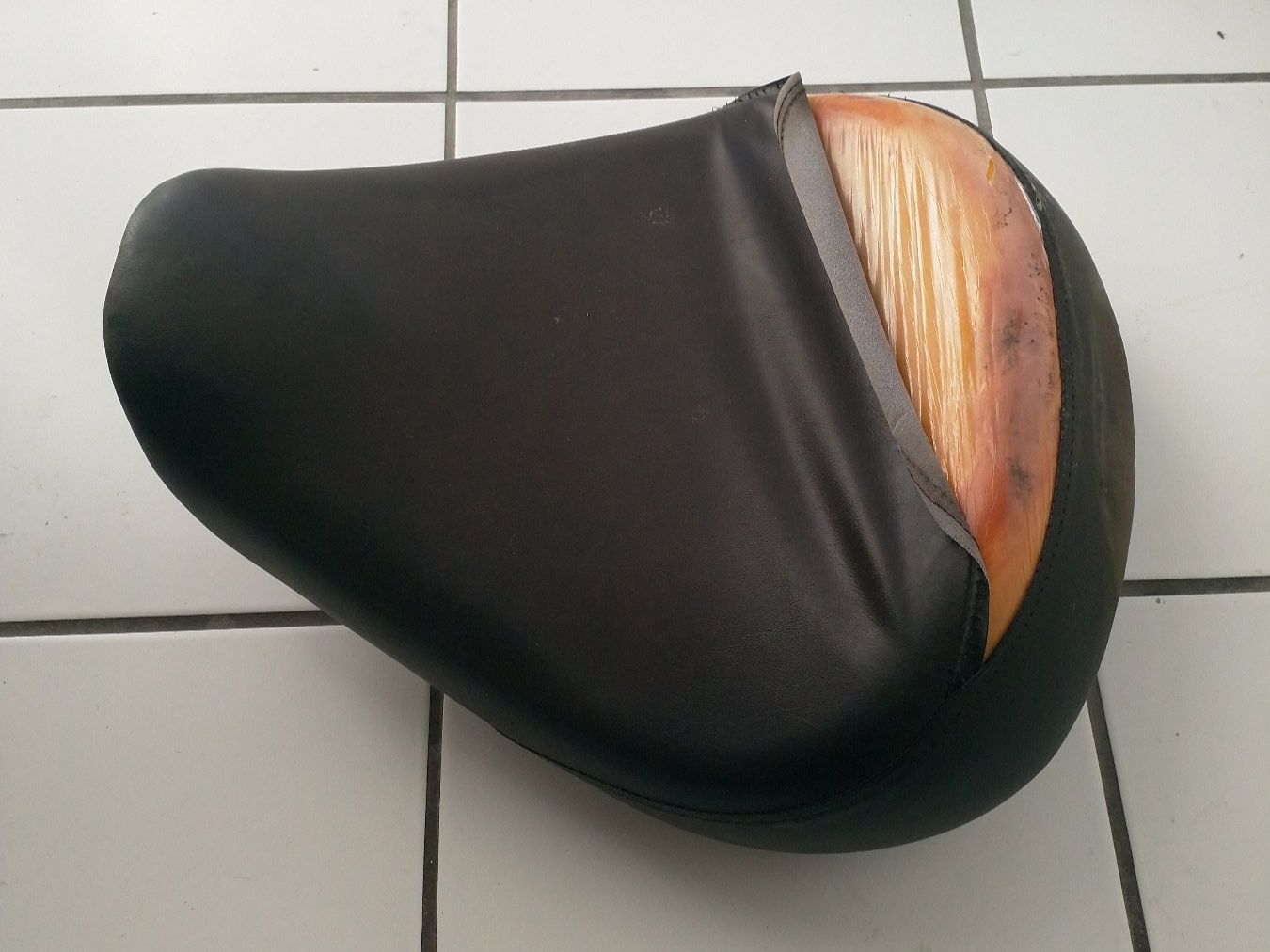Honda Tutti i ricambio per moto: Motorradsitz Honda VT 125C Shadow – Usato da Basel venduto da sim_qd8z