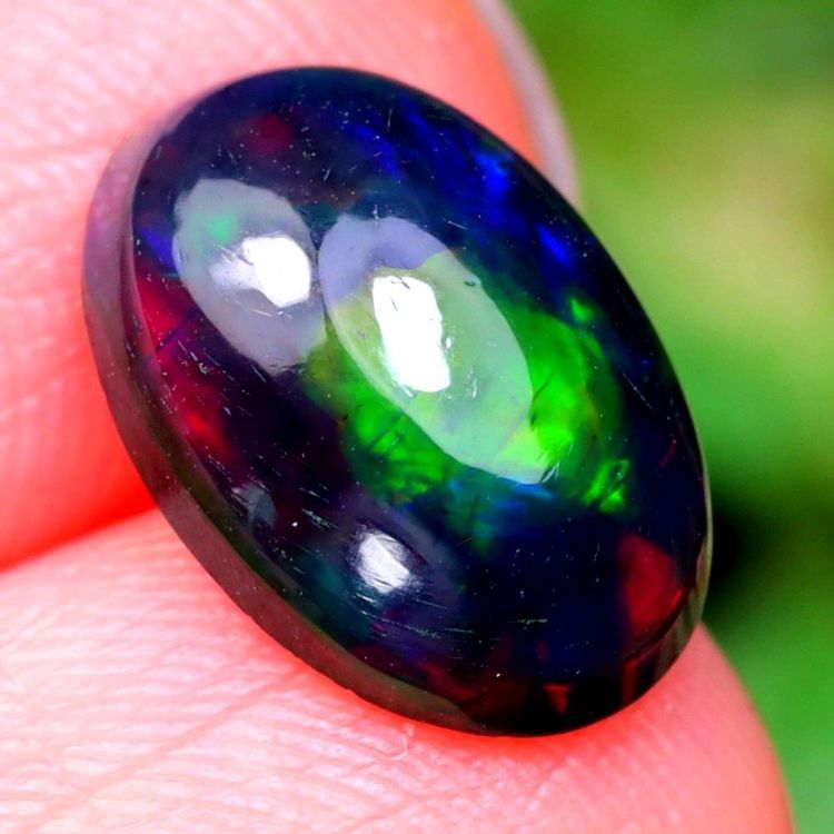 Opale Noire Et Multicolore D’Éthiopie – 1,00 Carat – Naturelle
