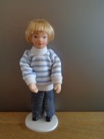 Biegepuppe Junge für das Puppenhaus 11.5 cm